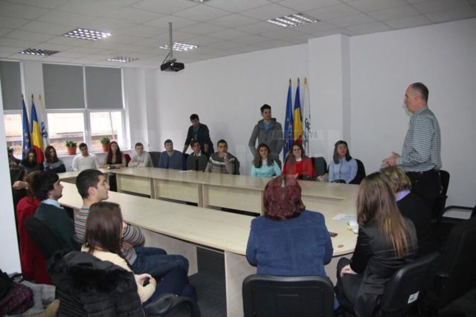 49 de studenți ai Universității „Ștefan cel Mare” au fost recompensați cu burse de performanță pentru activitatea lor