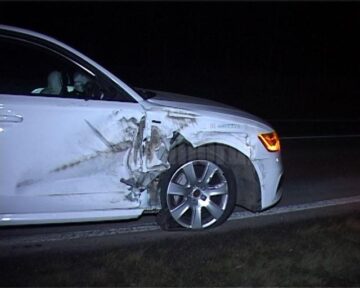 Un camion încărcat cu porumb s-a răsturnat lângă iazul de la intrarea în Fălticeni