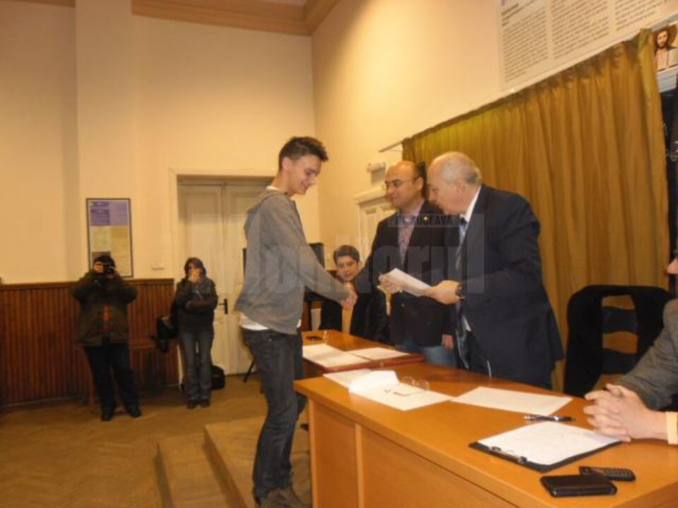 Trei elevi ai Colegiului „Ștefan cel Mare”, premiați în cadrul unui concurs național de fizică și matematică