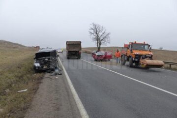 Accidentul s-a produs din cauza neadaptării vitezei în curbă, pe un carosabil umed