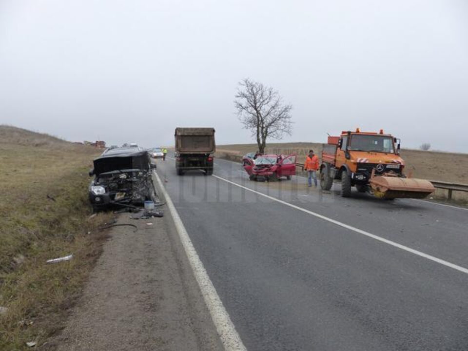 Accidentul s-a produs din cauza neadaptării vitezei în curbă, pe un carosabil umed