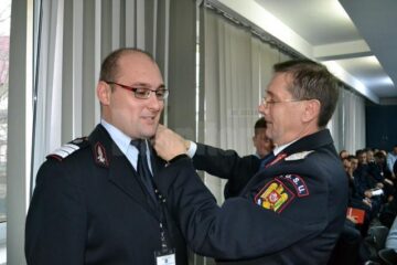 Peste 250 de pompieri și jandarmi, înaintați în grad înainte de termen în preajma Zilei Naționale