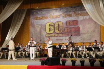 Evenimentul a prilejuit întâlnirea dintre sucevenii iubitori de muzică populară și artiștii din „generația de aur” sau tinerele talente ale Ansamblului