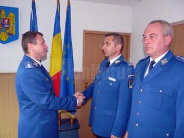 Peste 250 de pompieri și jandarmi, înaintați în grad înainte de termen în preajma Zilei Naționale