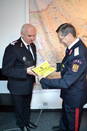 Peste 250 de pompieri și jandarmi, înaintați în grad înainte de termen în preajma Zilei Naționale