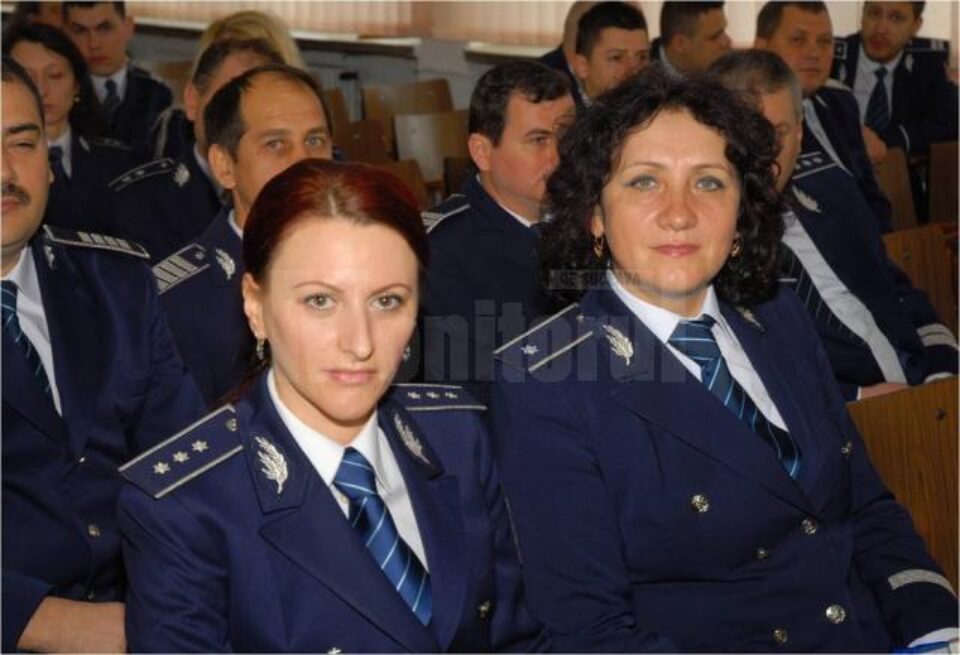 Polițiști înaintați în grad înainte de termen, de Ziua Națională