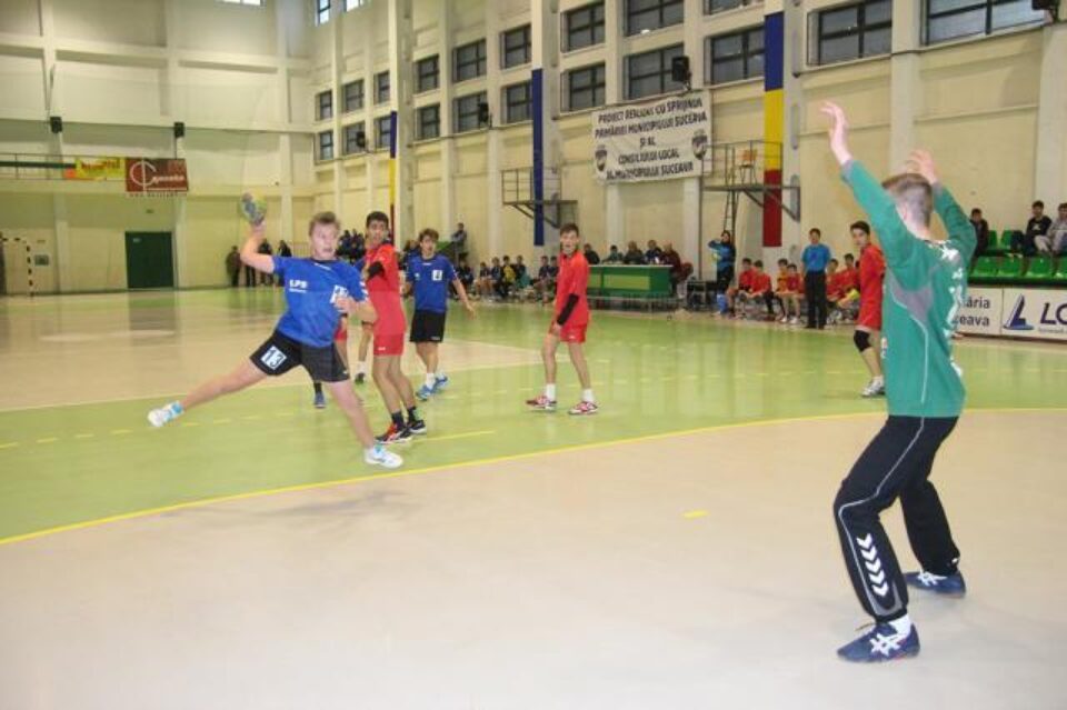 Tinerii handbaliști suceveni au evoluat fără greșeală în turneul de pe teren propriu