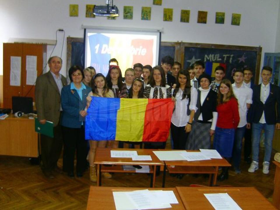 Clasa a VIII-a A, cu proiectul educațional “La mulți ani, România!”