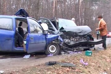 Impactul dintre cele două mașini a fost deosebit de violent