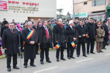 Autoritățile au participat alături de suceveni la parada militară