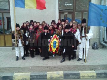 Ziua României marcată de elevii din Moldovița