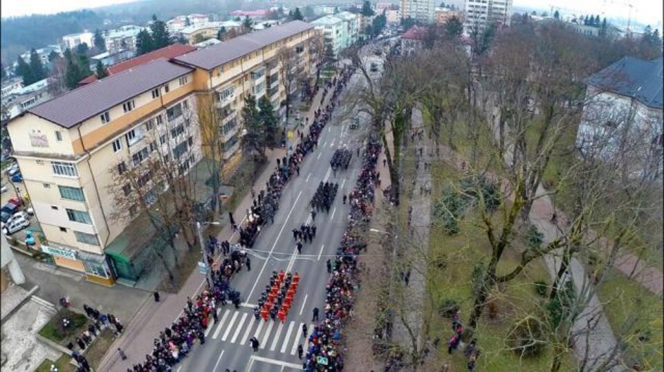 Mii de suceveni au participat la parada militară de Ziua Națională