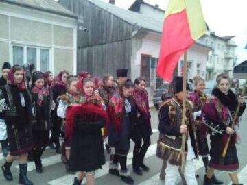 Ziua României marcată de elevii din Moldovița