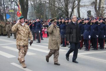Mii de suceveni au participat la parada militară de Ziua Națională