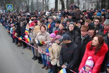 Mii de suceveni au participat la parada militară de Ziua Națională