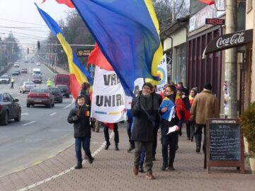 „Marșul Unirii” de la Suceava a pornit din parcul Universității