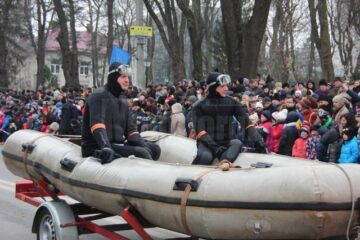 Mii de persoane au participat, de Ziua Națională, la parada militară organizată în Suceava