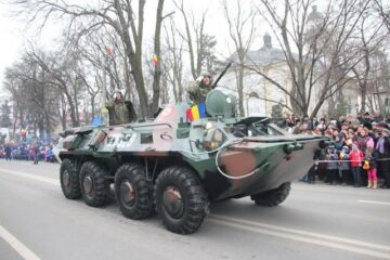 Mii de persoane au participat, de Ziua Națională, la parada militară organizată în Suceava