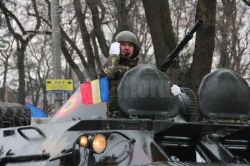 Mii de persoane au participat, de Ziua Națională, la parada militară organizată în Suceava