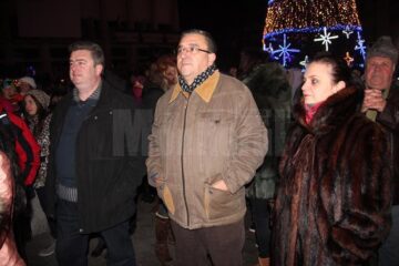 Mii de oameni au cântat și au dansat în centrul Sucevei, de Ziua Națională