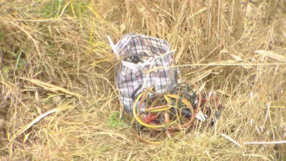 Bunurile au fost găsite într-o zonă cu vegetație uscată, unde au fost ascunse de autori
