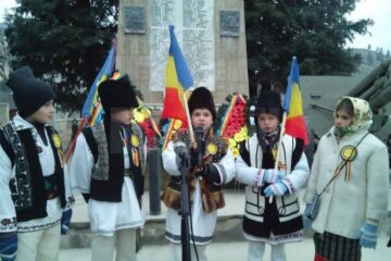 Ziua României marcată de elevii din Moldovița