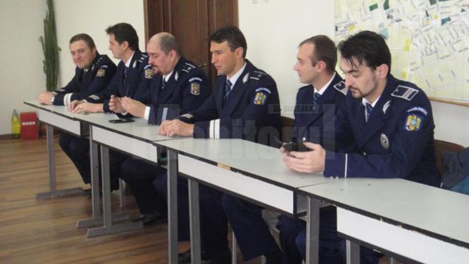 17 lucrători de poliție care au fost recompensați cu avansarea în gradul profesional următor înainte de termen