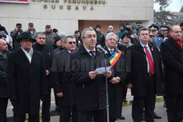 Autoritățile au participat alături de suceveni la parada militară