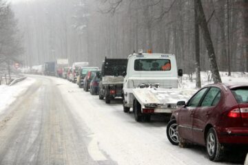 Traficul de la Suceava spre Gura Humorului a fost blocat în pădurea de la Ilișești