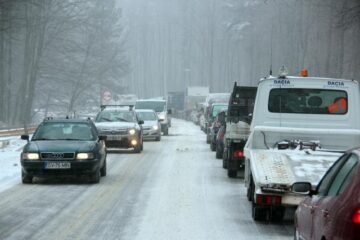 Traficul de la Suceava spre Gura Humorului a fost blocat în pădurea de la Ilișești