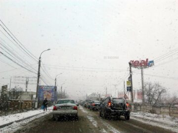 Blocarea urcării din Șcheia spre Suceava a dus la paralizarea traficului