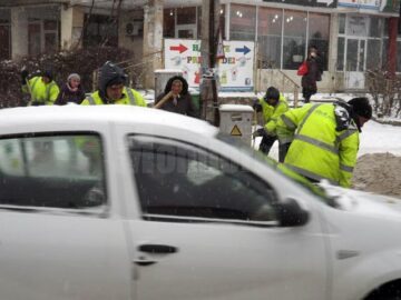 Echipele Diasil au acționat în toate cartierele la deszăpezirea trecerilor de pietoni și a stațiilor de autobuze