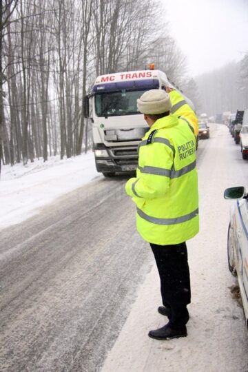 Traficul de la Suceava spre Gura Humorului a fost blocat în pădurea de la Ilișești