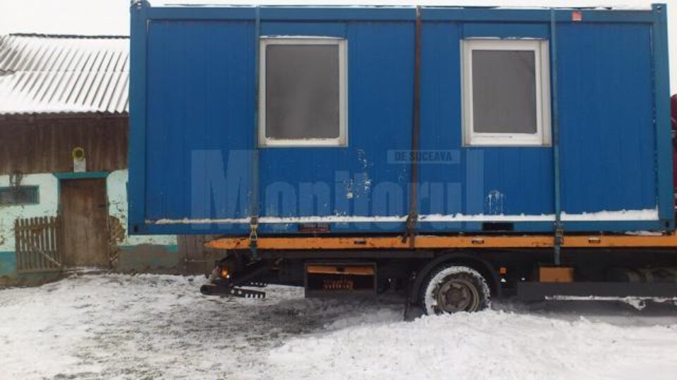 Locuința a fost transportată ieri în gospodăria tatălui și a celor doi copii rămași fără casă