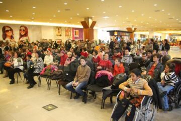 Spectacolul „Deschide ochii, deschide inima!”, o nouă lecție de viață oferită de persoanele cu dizabilități