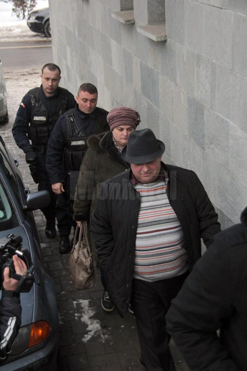Primarul Săvel Botezatu și Marinela Borza au fost audiați ore în șir după care pe numele lor au fost emise ordonanțe de reținere Primarul Săvel Botezatu și Marinela Borza au fost audiați ore în șir după care pe numele lor au fost emise ordonanțe de reținere