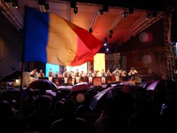 Ansamblul Artistic „Arcanul USV” a concertat în Cetatea Alba Carolina