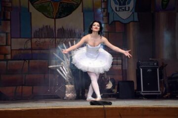 Spectacol în cinstea bobocilor Universității „Ștefan cel Mare”, pe scena Casei de Cultură