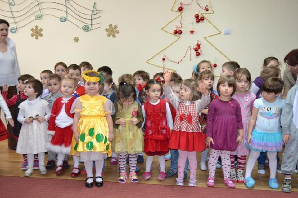 Grădinița Așchiuță îi sărbătorește pe cei mici