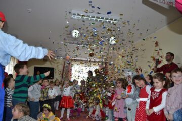 Grădinița Așchiuță îi sărbătorește pe cei mici