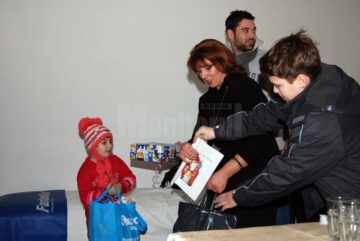 Moș Nicolae a umplut Dispensarul SF al doctorului Haidamac cu cadouri pentru copii necăjiți