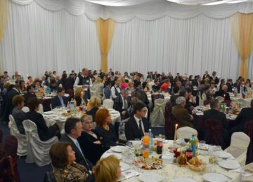 Peste 500 de invitați
