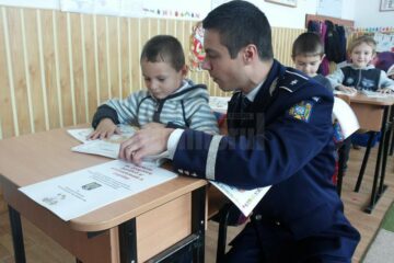 Manualele au rolul de a-i învață pe copii, prin imagini sugestive și texte adaptate vârstei, primele măsuri de prevenire a accidentelor si furturilor