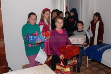 Moș Nicolae a umplut Dispensarul SF al doctorului Haidamac cu cadouri pentru copii necăjiți