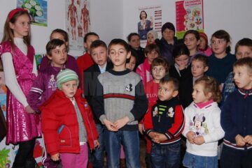 Moș Nicolae a umplut Dispensarul SF al doctorului Haidamac cu cadouri pentru copii necăjiți