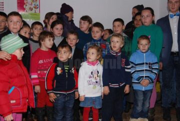 Moș Nicolae a umplut Dispensarul SF al doctorului Haidamac cu cadouri pentru copii necăjiți