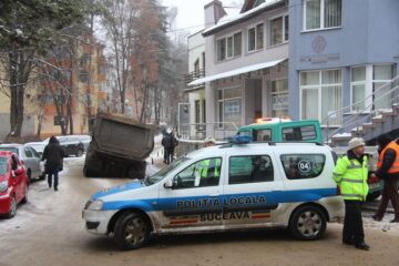 Basculanta a blocat mai bine de o oră strada Leca Morariu
