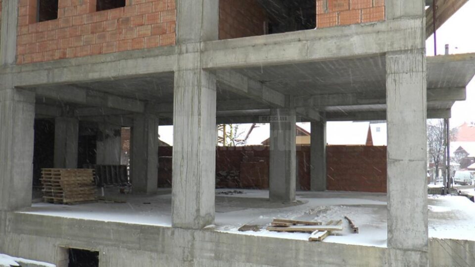 Blocul construit ilegal