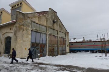 Percheziții la depoul CFR Suceava Nord, într-un dosar de corupție al DNA