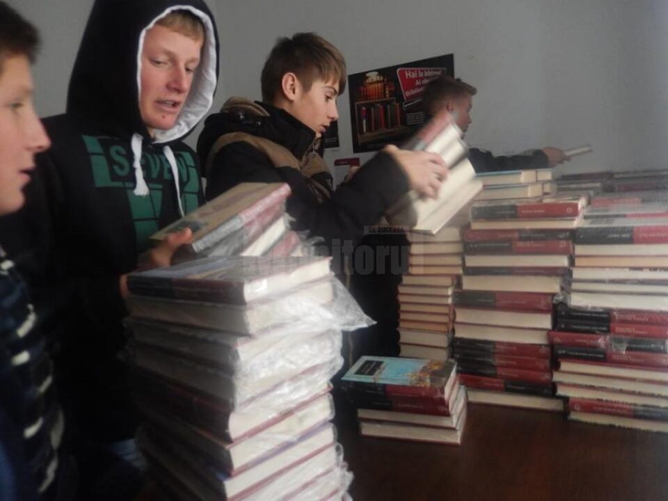 Biblioteca Comunală Șerbăuți s-a îmbogățit cu 1.000 de volume de carte